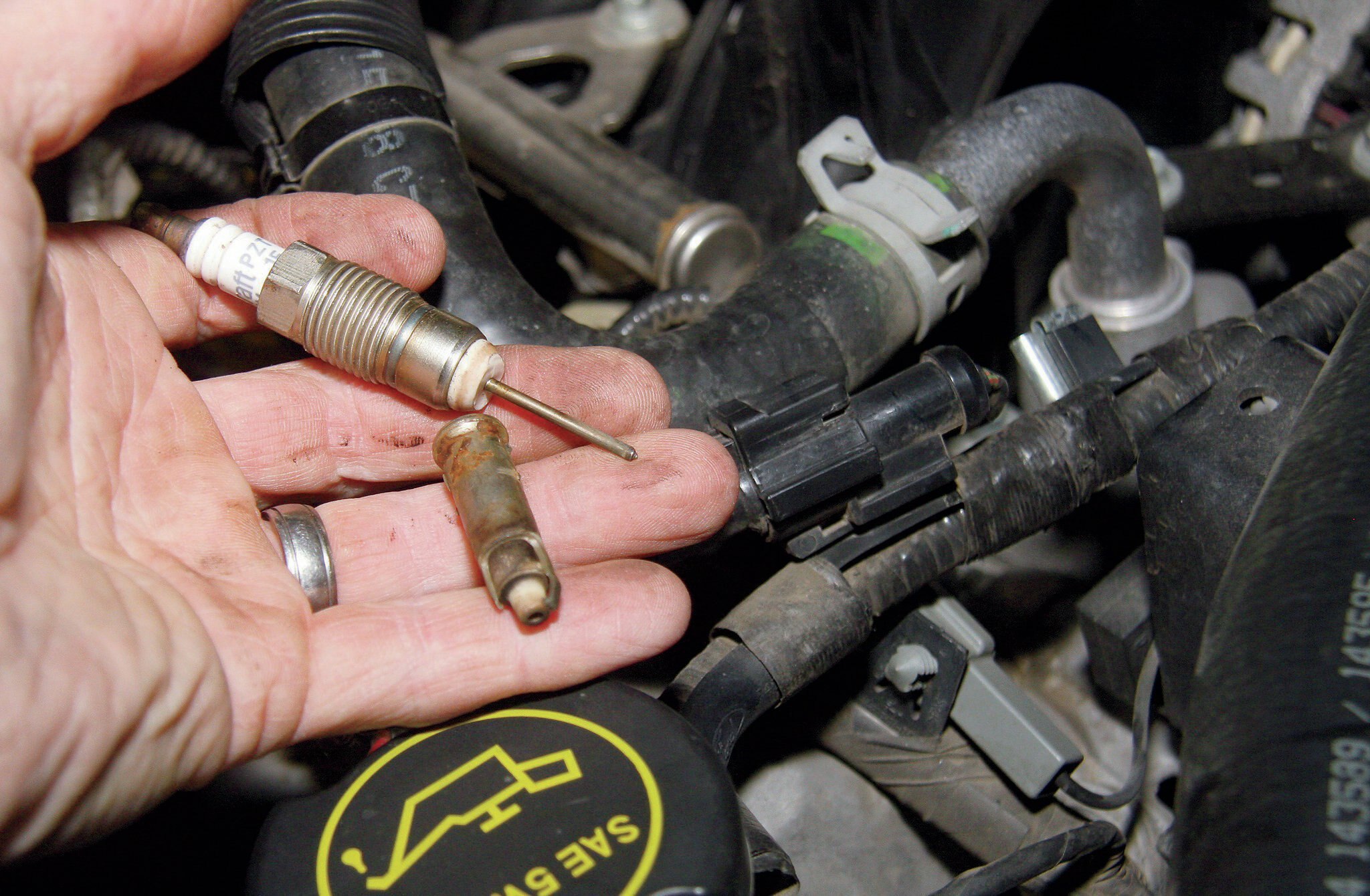 Replacing Troublesome Ford Triton 5 4l V8 Spark Plugs