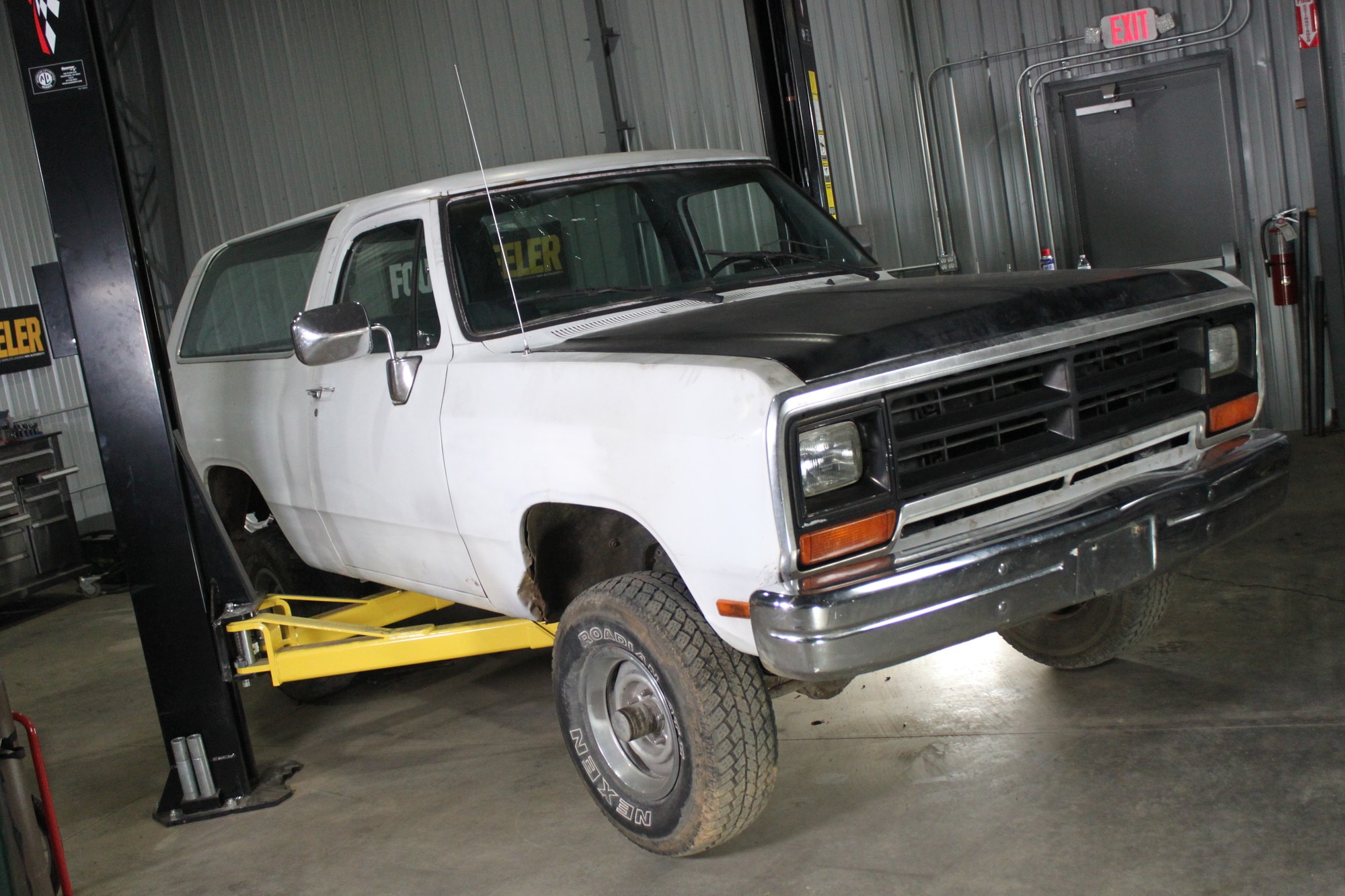 Fourwheeler 1 4 Full Float Axles For A 1989 Dodge Ramcharger